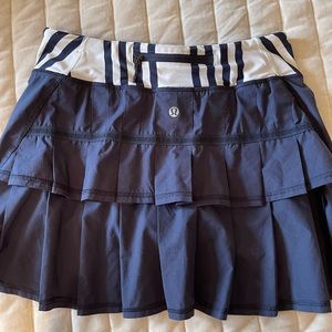 Lululemon tennis or golf skirt size 4